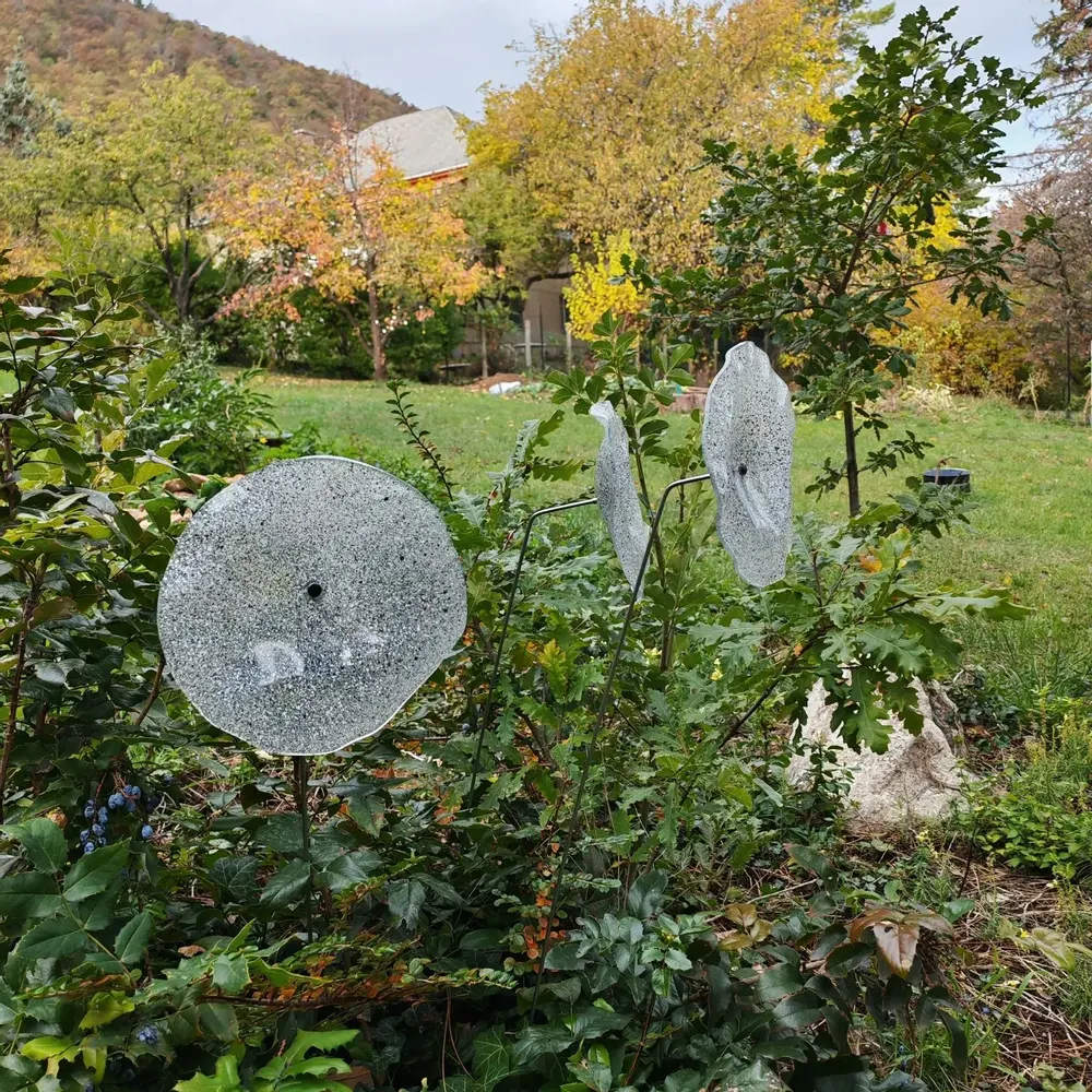 Décorations florales - Fleur en verre de couleur transparente, blanche et noire - CARNEOL GLASS