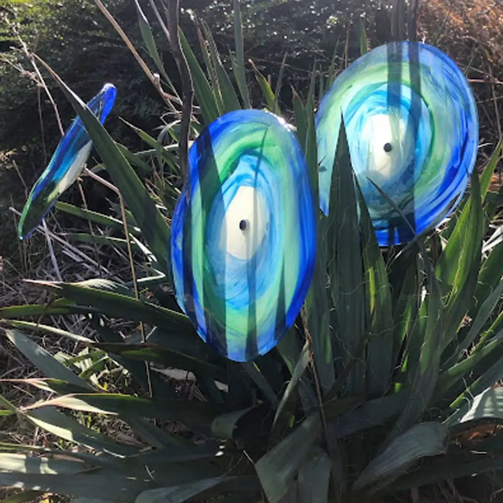 Floral decoration - Large size glass flower for outdoor use in dark blue-green colour with 1 meter stainless steel stem - CARNEOL GLASS