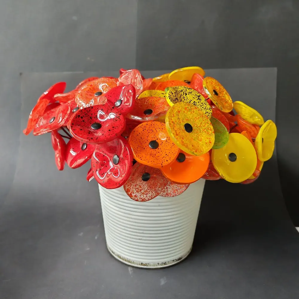 Floral decoration - Small Glass Flower For Outside In Red-Black On Flexible Stem - CARNEOL GLASS