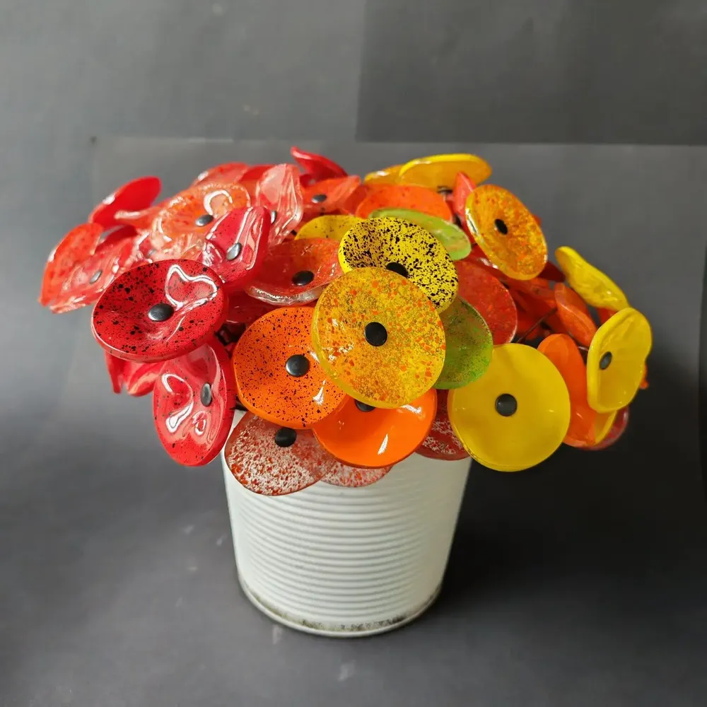 Floral decoration - Small Glass Flower For Outside In Red-Black On Flexible Stem - CARNEOL GLASS