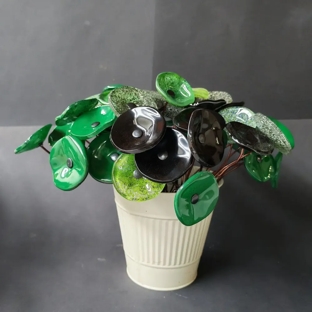 Floral decoration - Small Glass Flower For Outside In Green On Flexible Stem - CARNEOL GLASS