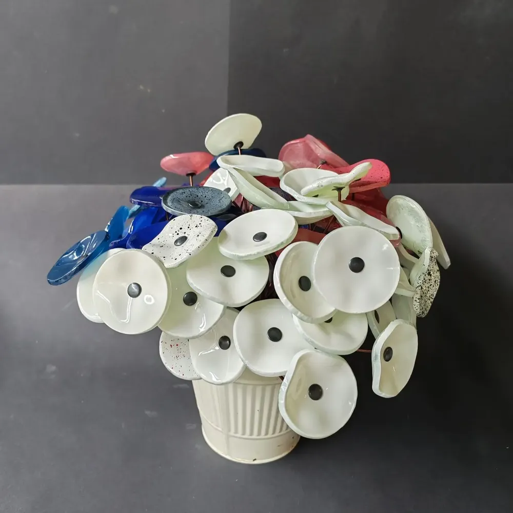 Décorations florales - Petite fleur en verre pour l'extérieur, blanche, sur tige flexible - CARNEOL GLASS