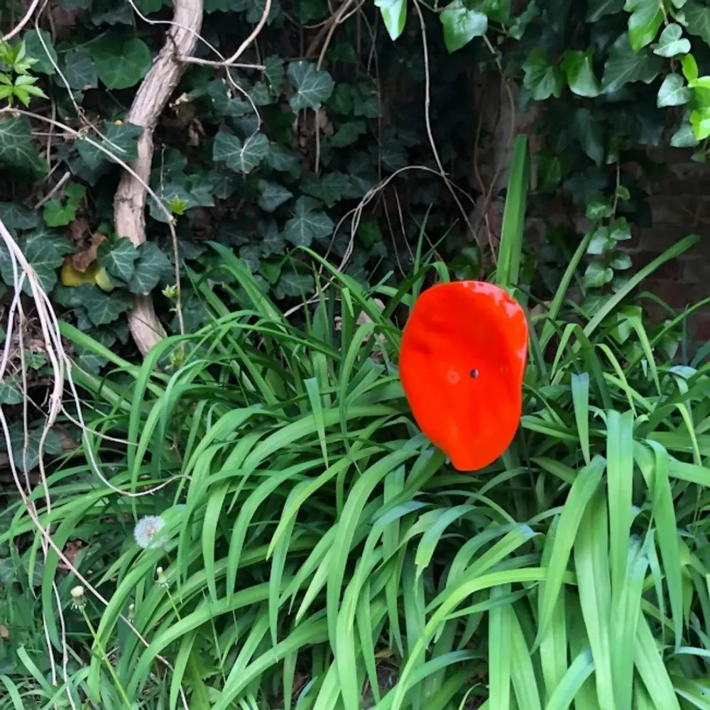 Floral decoration - Extra large 35 cm diameter glass flower for outdoors in red color on a 100 cm stainless steel stem - CARNEOL GLASS