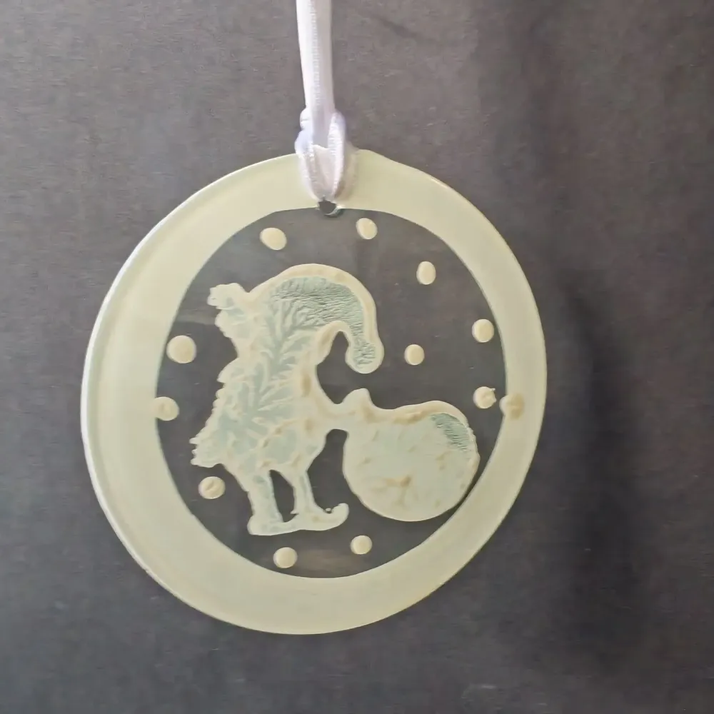 Other Christmas decorations - White hand-painted elf with bag glass ornament - CARNEOL GLASS