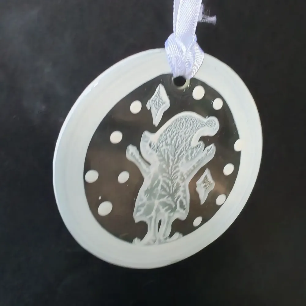 Other Christmas decorations - White hand-painted standing elf glass ornament - CARNEOL GLASS