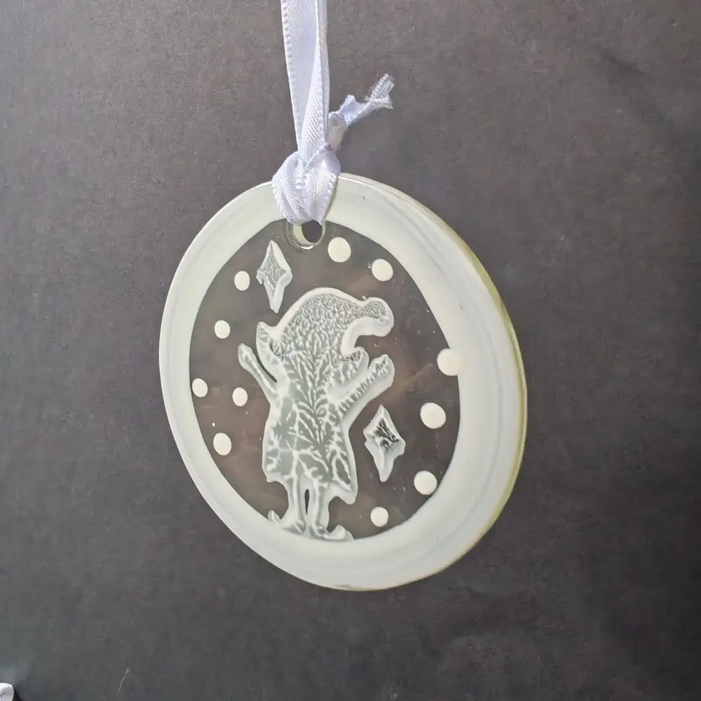 Other Christmas decorations - White hand-painted standing elf glass ornament - CARNEOL GLASS