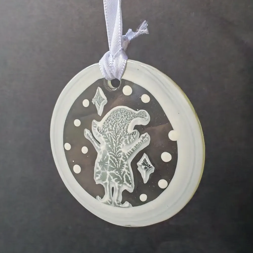 Other Christmas decorations - White hand-painted standing elf glass ornament - CARNEOL GLASS