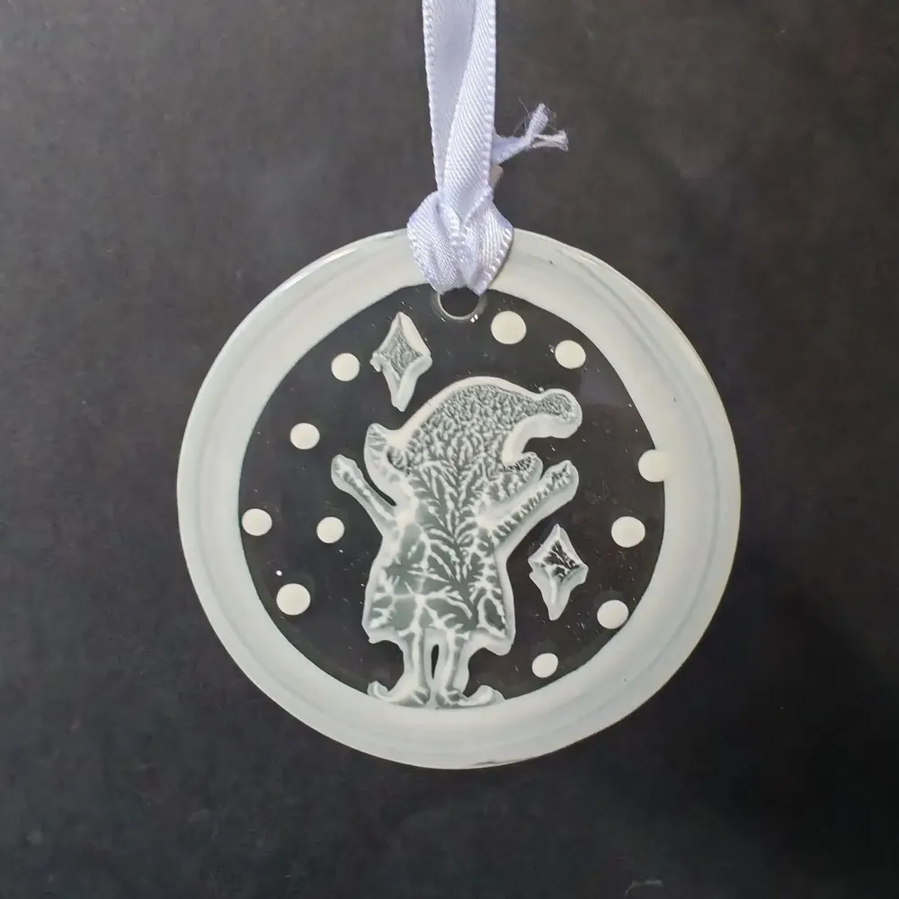 Other Christmas decorations - White hand-painted standing elf glass ornament - CARNEOL GLASS