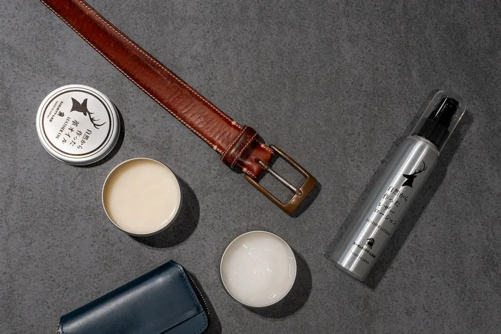 Petite maroquinerie - Fabriqué à partir de la série Nature Leather Care - LION SHOE CREAM HONPO