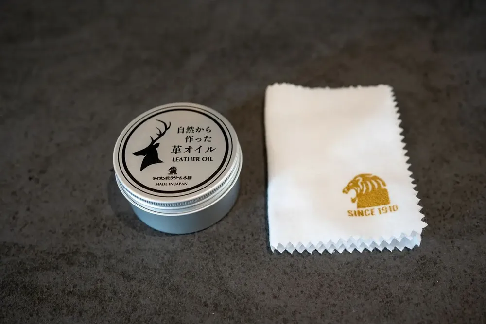 Petite maroquinerie - Fabriqué à partir de la série Nature Leather Care - LION SHOE CREAM HONPO