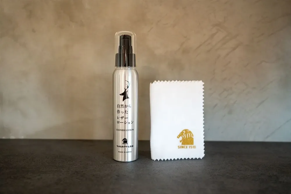 Petite maroquinerie - Fabriqué à partir de la série Nature Leather Care - LION SHOE CREAM HONPO