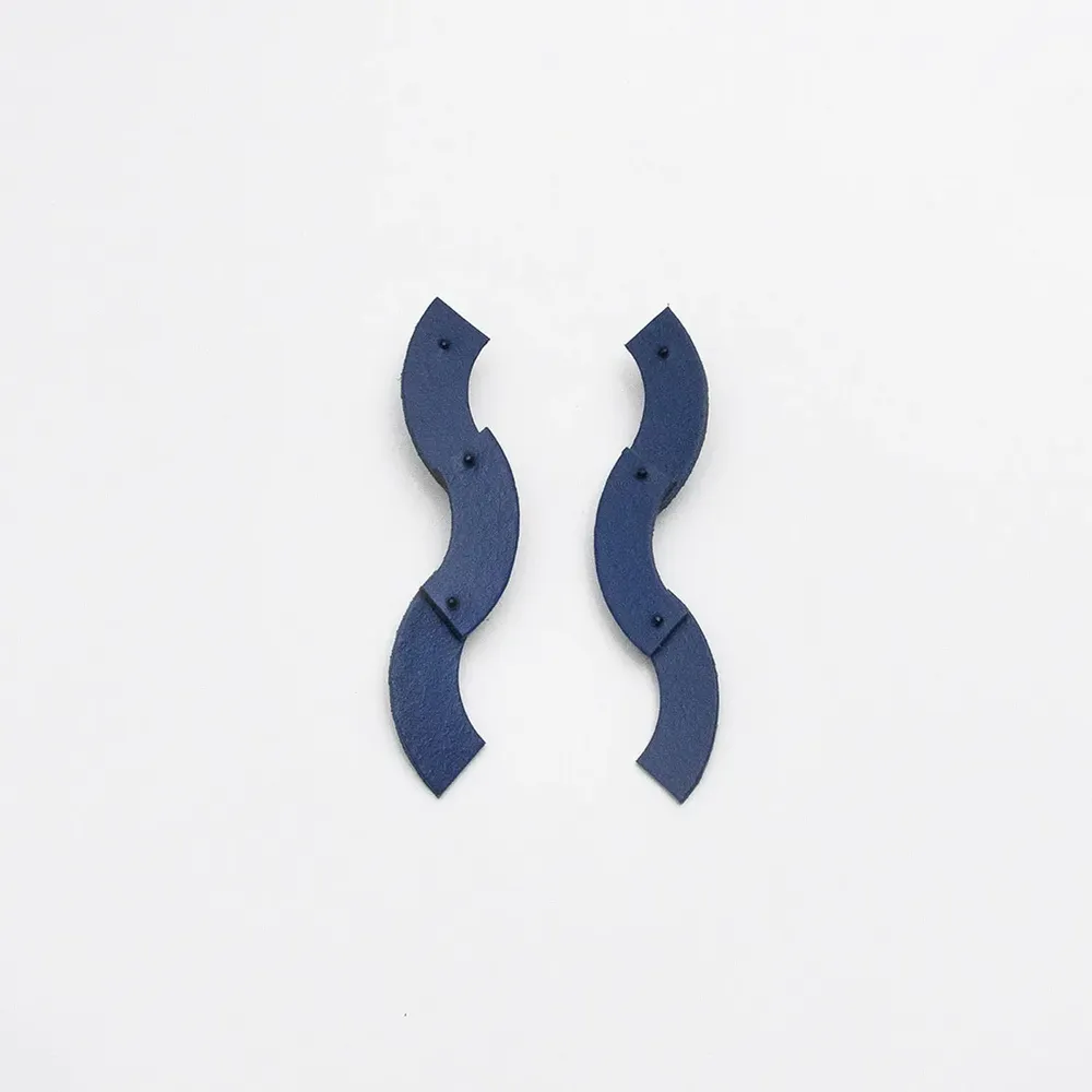 Petite maroquinerie - Boucles d'oreilles en forme de quart de cercle - C.KARAKALPAKI