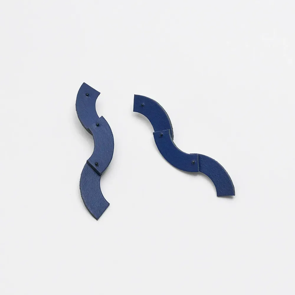 Petite maroquinerie - Boucles d'oreilles en forme de quart de cercle - C.KARAKALPAKI