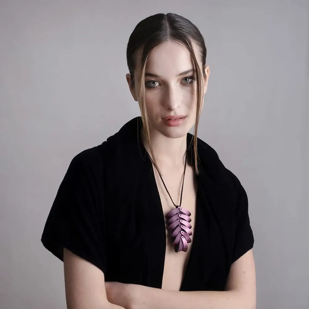 Bijoux - Pendentif en pin - C.KARAKALPAKI