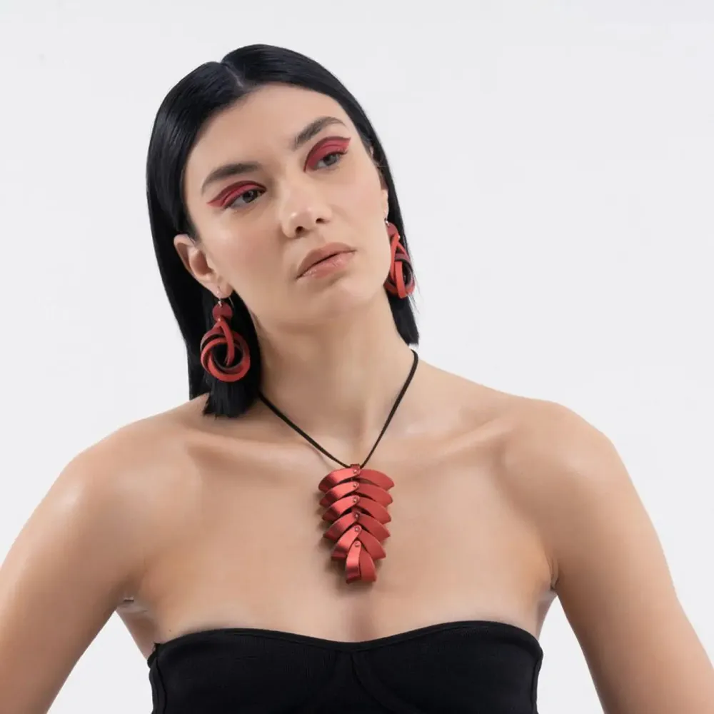 Bijoux - Pendentif en pin - C.KARAKALPAKI