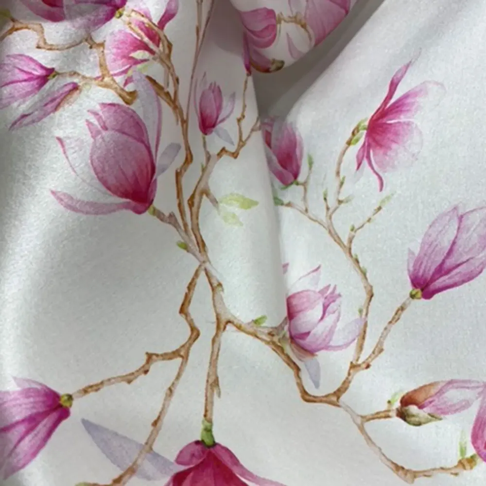 Foulards et écharpes - Foulard en soie Magnolia Grace 70x70 cm - RALUFINEART