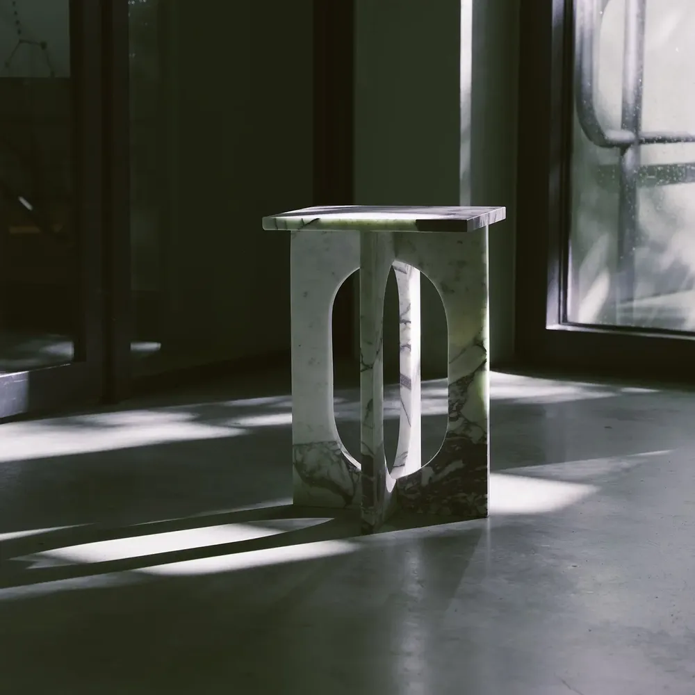 Coffee tables - 'BOND' SIDE TABLE - CALACATTA MARBLE - KIWANO CONCEPT