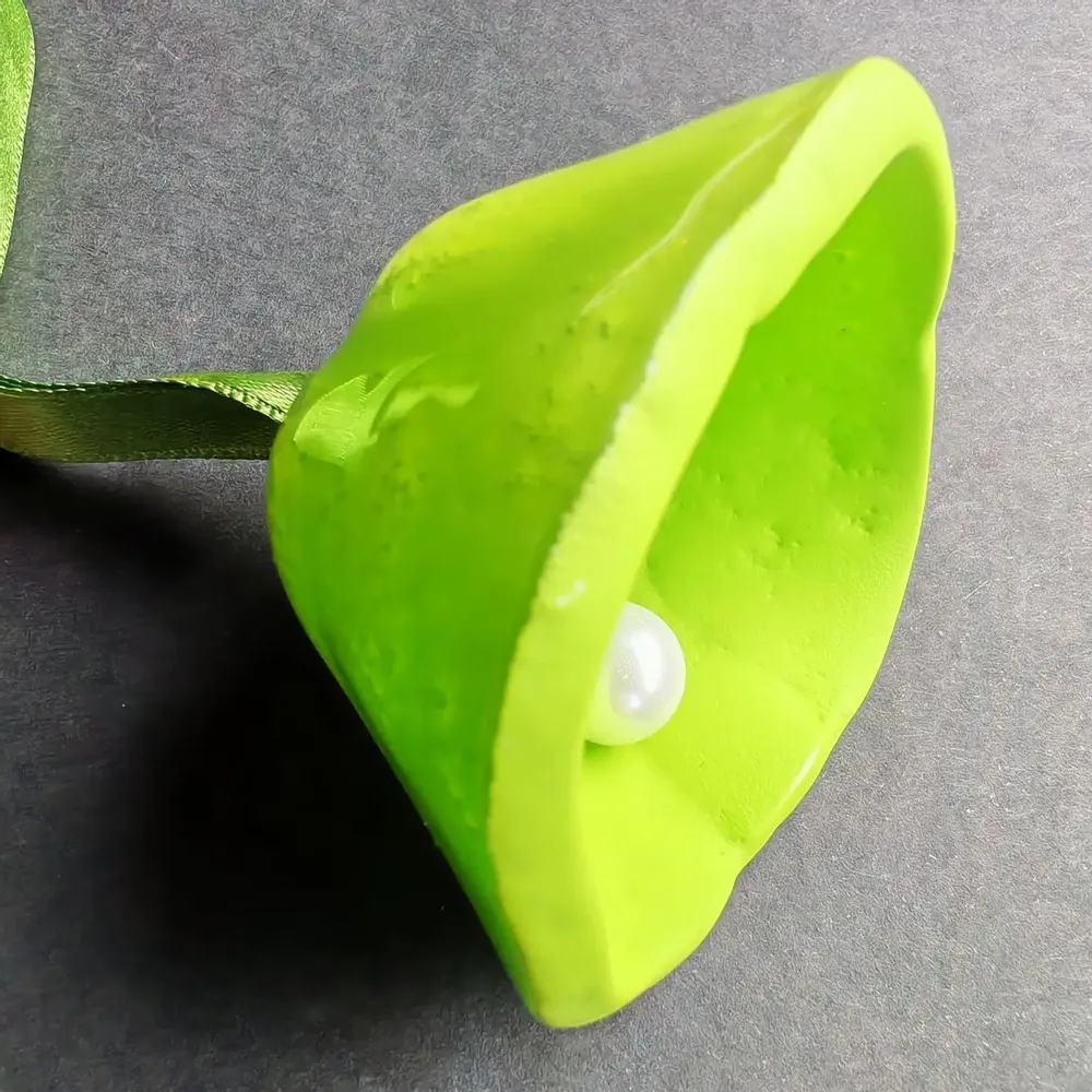 Autres décorations de Noël - Cloche en verre accrochée à un élégant ruban de couleur vert pomme - CARNEOL GLASS