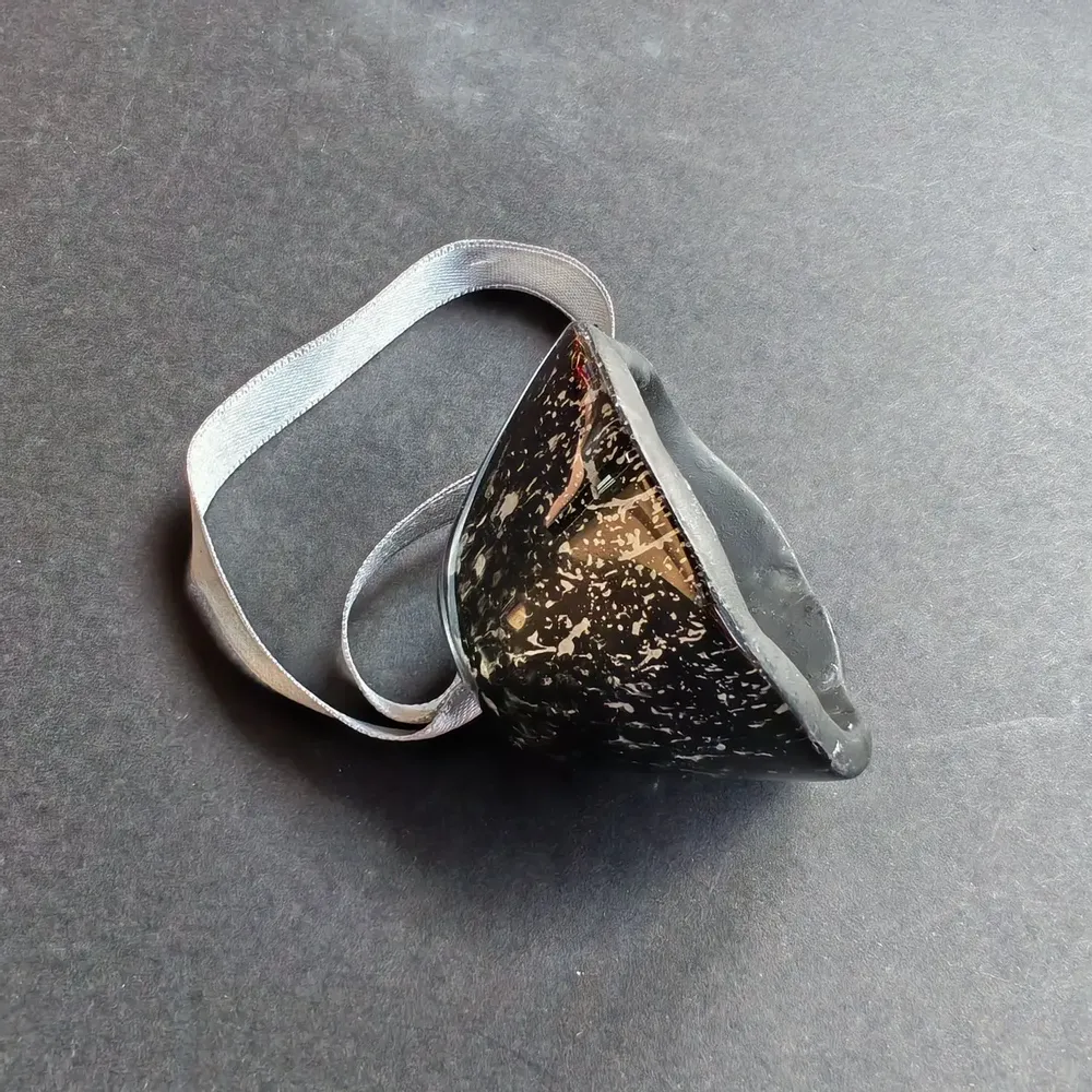 Christmas garlands and baubles - Glass bell in black-silver on an elegant ribbon hanger - CARNEOL GLASS