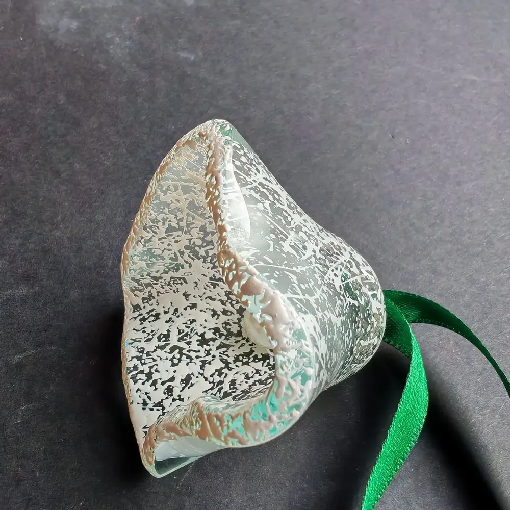 Autres décorations de Noël - Grande cloche en verre blanc transparent sur un élégant cintre en ruban - CARNEOL GLASS