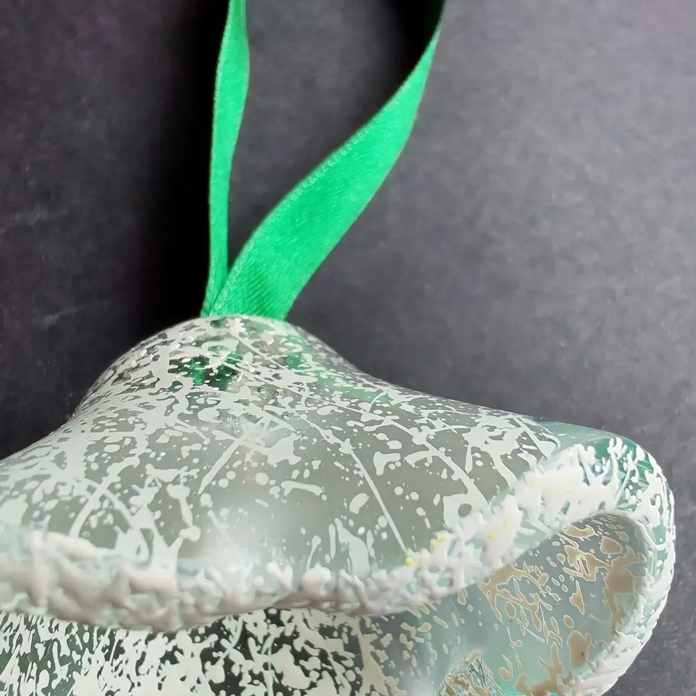 Autres décorations de Noël - Grande cloche en verre blanc transparent sur un élégant cintre en ruban - CARNEOL GLASS