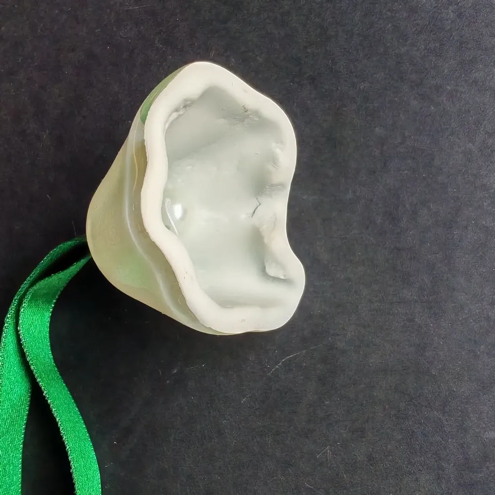 Autres décorations de Noël - Grande cloche en verre blanc sur un élégant porte-ruban - CARNEOL GLASS