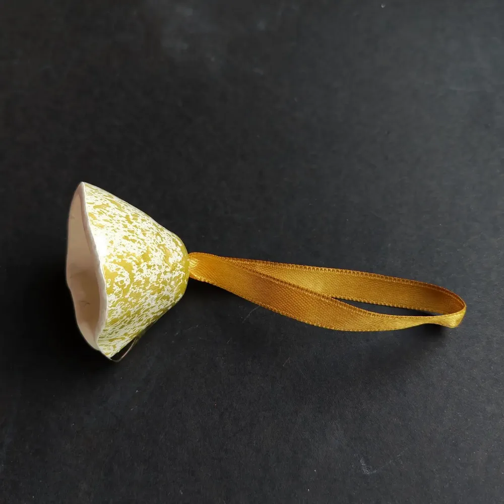 Autres décorations de Noël - Grande cloche en verre blanc et or sur un élégant cintre en ruban - CARNEOL GLASS