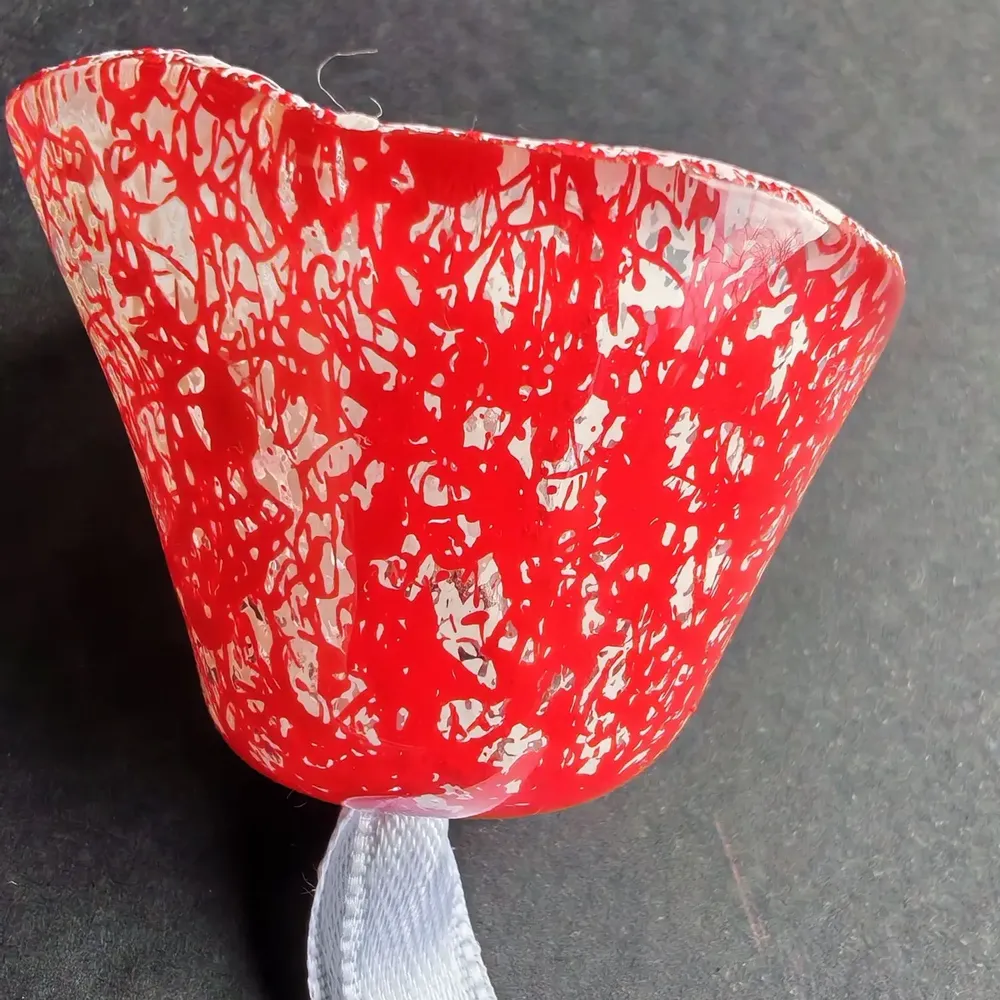 Autres décorations de Noël - Cloche en verre sur support à ruban de couleur transparent-blanc-rouge - CARNEOL GLASS