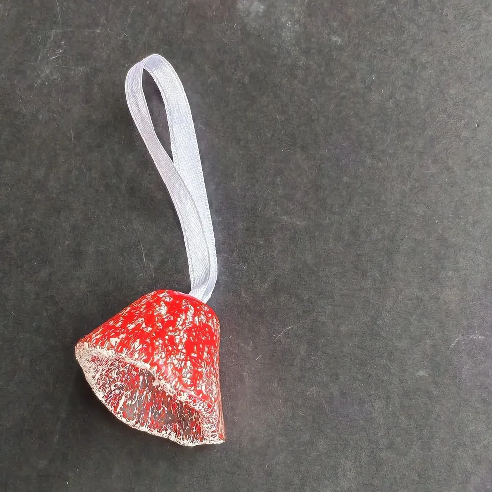 Autres décorations de Noël - Cloche en verre sur support à ruban de couleur transparent-blanc-rouge - CARNEOL GLASS