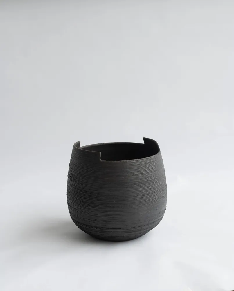 Céramique - Cut medium vase - naked dark - STUDIONUDO