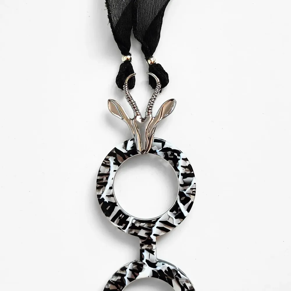 Jewelry - Antilopes Necklace Glasses - FLIPPAN' LOOK