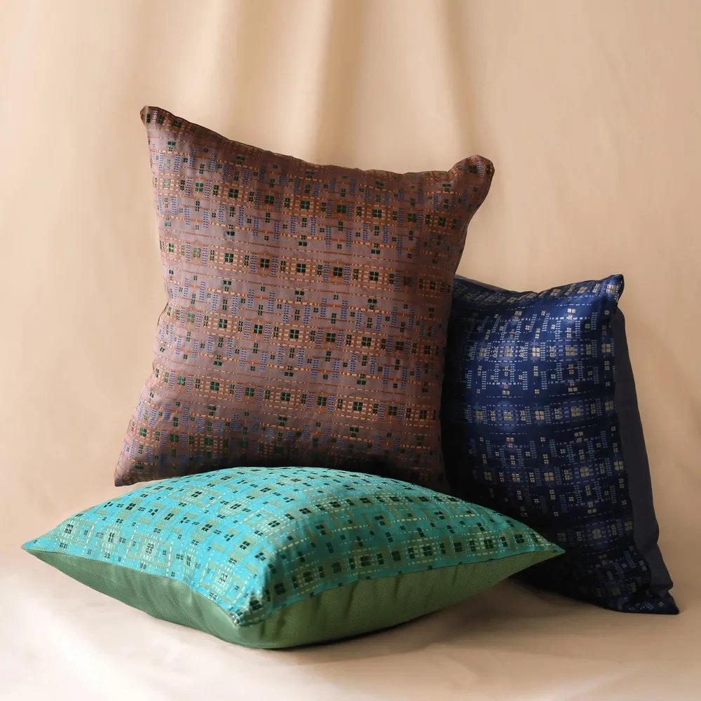 Fabric cushions - Cushion / Nishijin-ori Fabric Embellished with Urushi - YASIMA