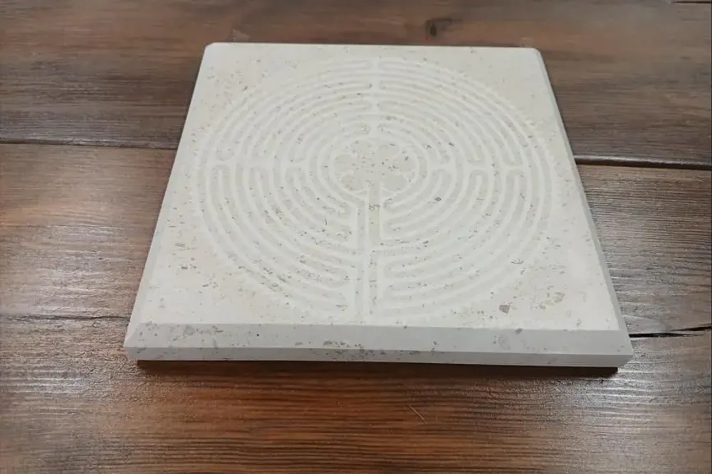 Plats et saladiers - Dessous de plat gravé en pierre naturelle française - BV PIERRES