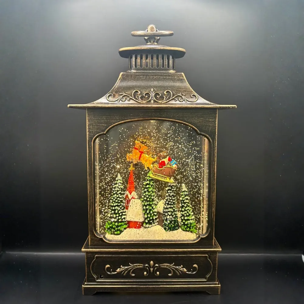 Autres décorations de Noël - Lanterne Boule à Neige LED – Traîneau du Père Noël & Église - BLUE STAR B.V.