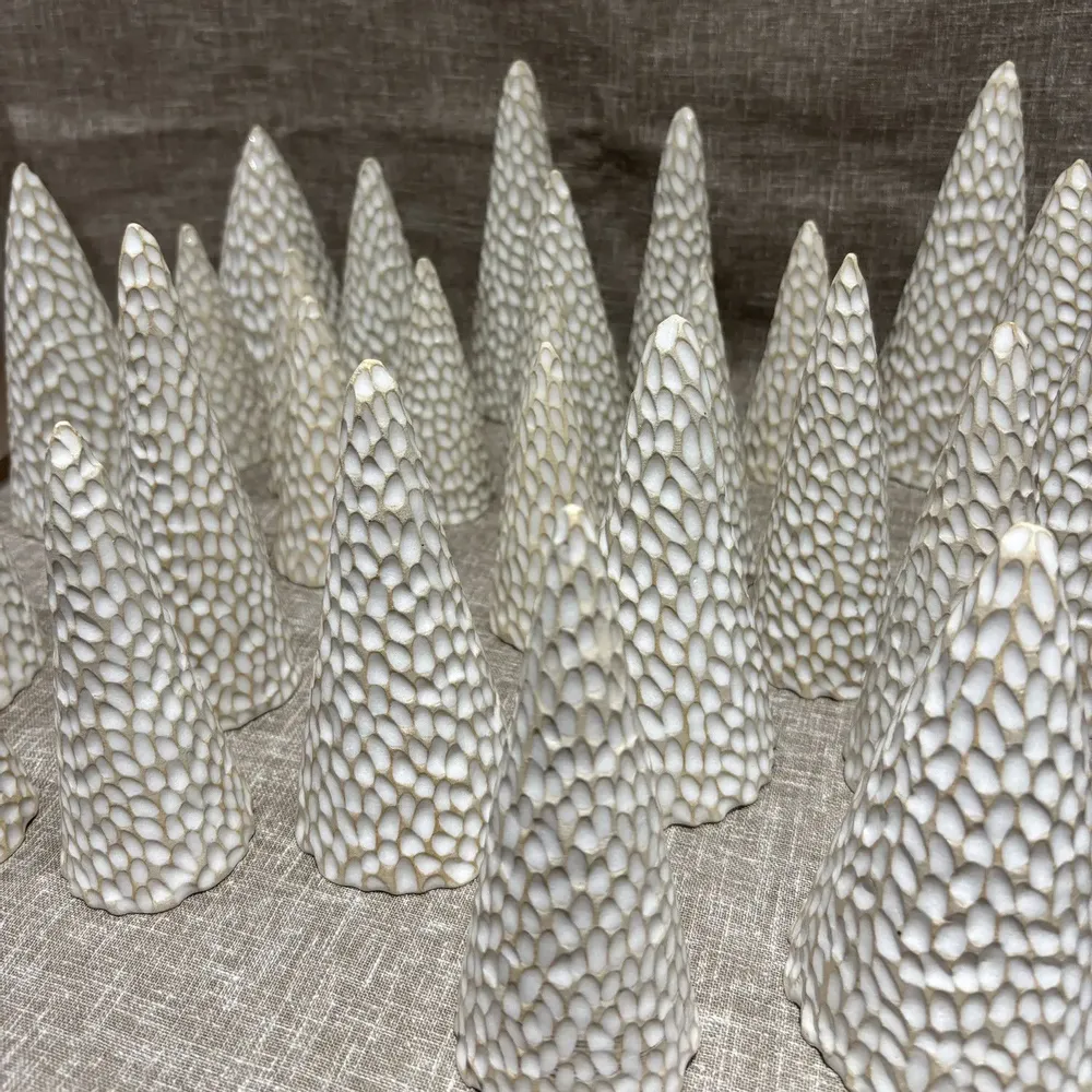 Décorations pour tables de Noël - Décoration de Noël - Sapin en grès blanc - LES POTERIES DE SWANE