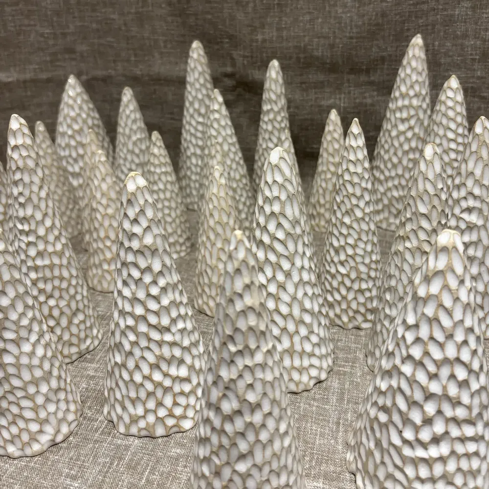 Décorations pour tables de Noël - Décoration de Noël - Sapin en grès blanc - LES POTERIES DE SWANE