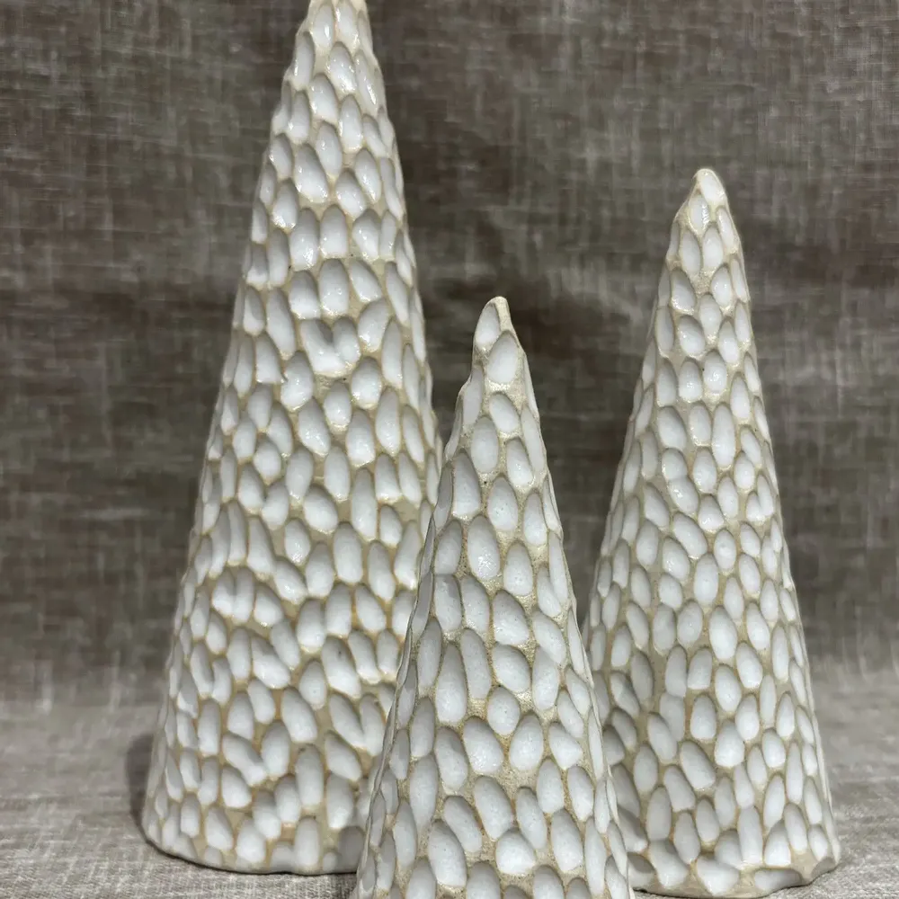 Décorations pour tables de Noël - Décoration de Noël - Sapin en grès blanc - LES POTERIES DE SWANE