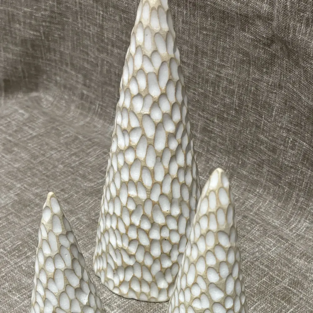 Décorations pour tables de Noël - Décoration de Noël - Sapin en grès blanc - LES POTERIES DE SWANE