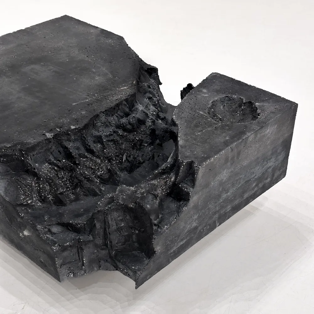 Tables basses - Table sculpturale en béton noir - CASE STUDIOS