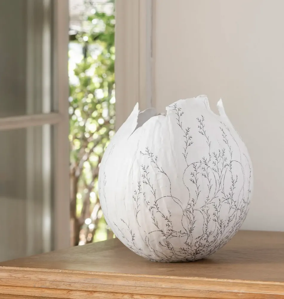 Unique pieces - cocoon lamp - N.LOBJOY