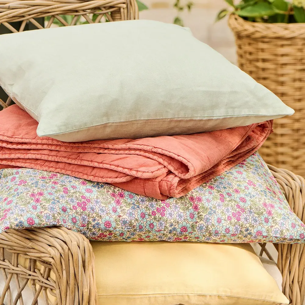 Comforters and pillows - Cushion covers in new spring colours - IB LAURSEN