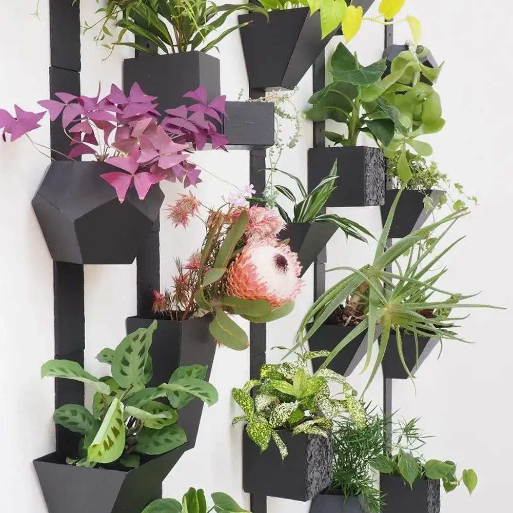 Window boxes - Totem sculpture in natural slate, H 180cm, The Travelling Tree No. 2 - ARDOISE DESIGN