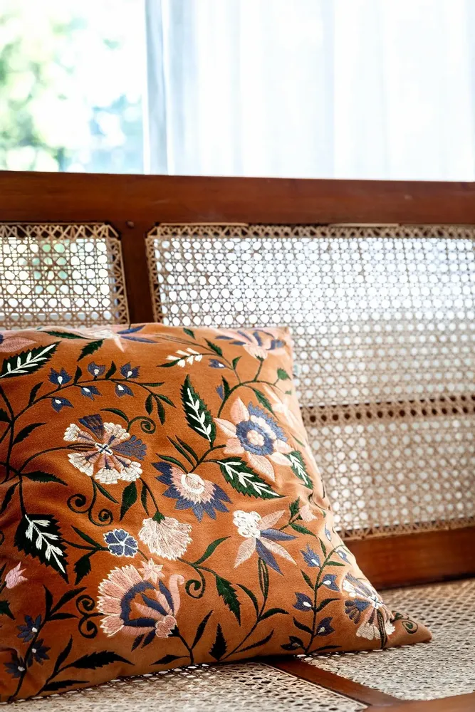 Fabric cushions - Linen Cushions - Natural Motives - CHHATWAL & JONSSON