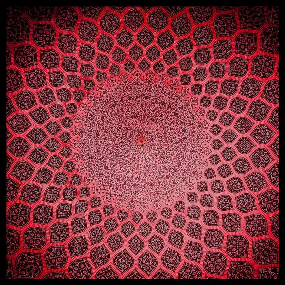 Foulards et écharpes - Silk scarf 90*90 geometric designs red color - L'OFFICIEL SRL