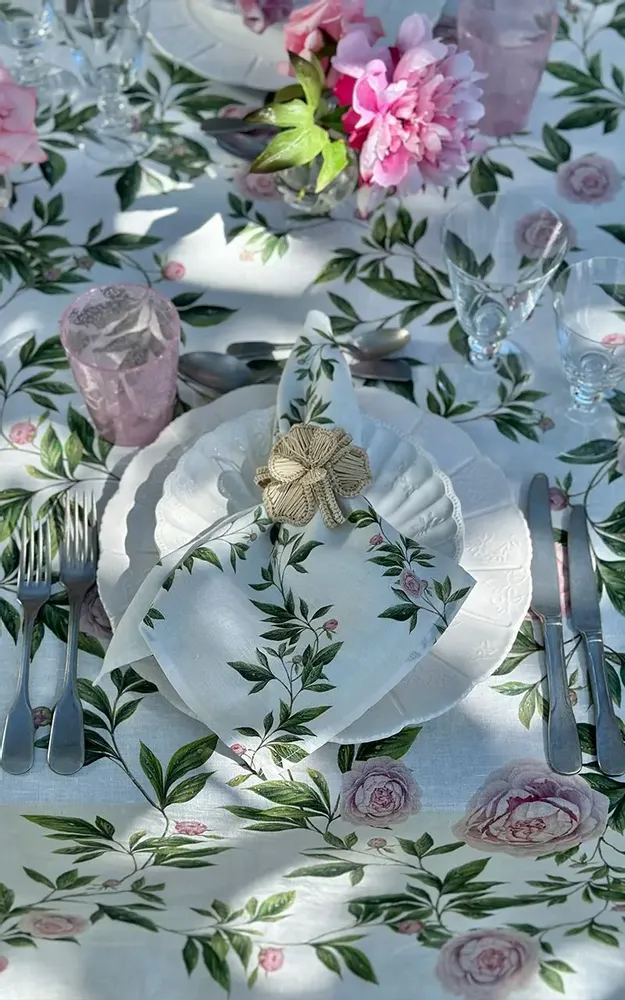 Table cloths - TRAILING PEONY Linen Tablecloth & Napkins - SUMMERILL AND BISHOP