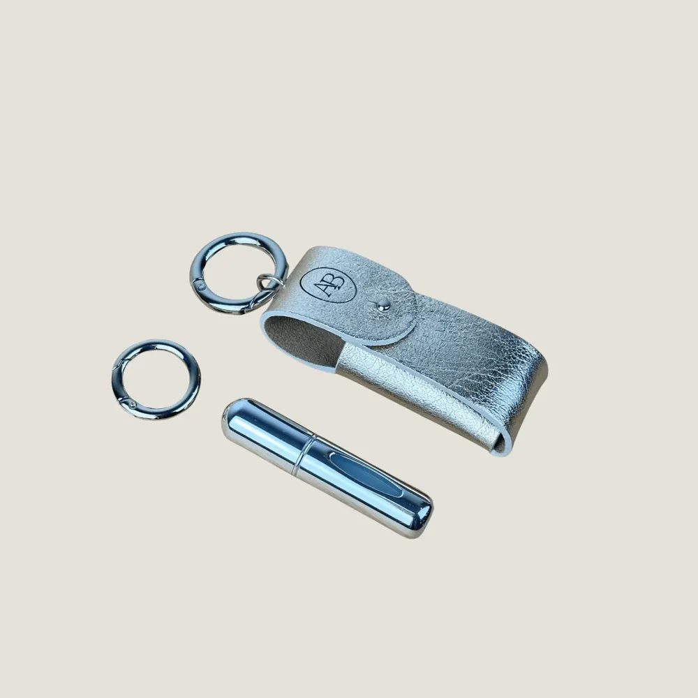 Leather goods - Amulette Lou — Chic and practical leather bag charm - ATELIER BALTUS