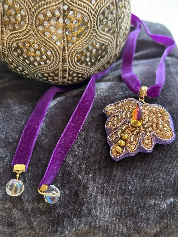 Bijoux - Collier Feuille - FIL MAIN