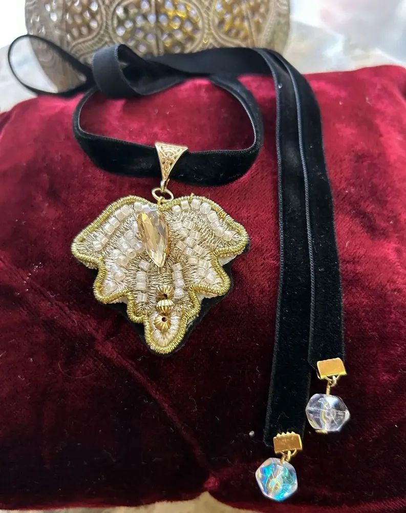 Bijoux - Collier Feuille - FIL MAIN