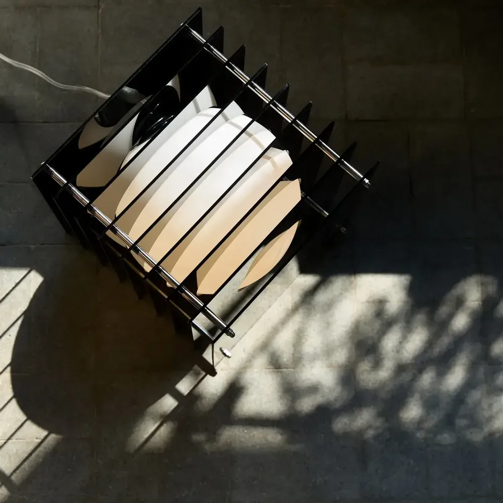 Lampes de bureau  - Lampe LOP grand carré en acrylique gris foncé - BANG