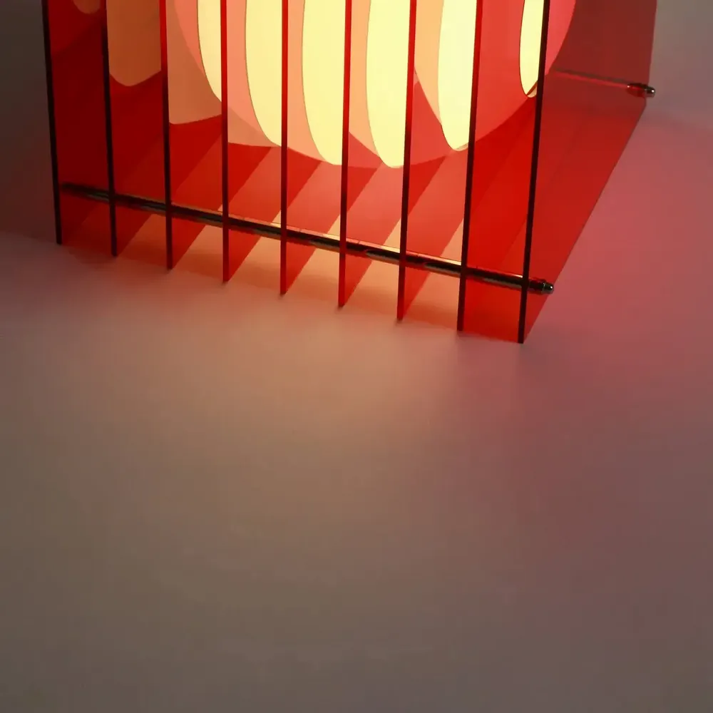 Lampes de bureau  - Lampe LOP grand carré en acrylique rouge - BANG